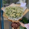 Bó hoa cúc họa mi trắng gói giấy kraft nơ nâu