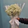Bó hoa baby trắng gói giấy kiếng trong buộc nơ trắng