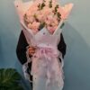 Bó hoa hồng phấn cành bạch đàn gói giấy hồng lưới